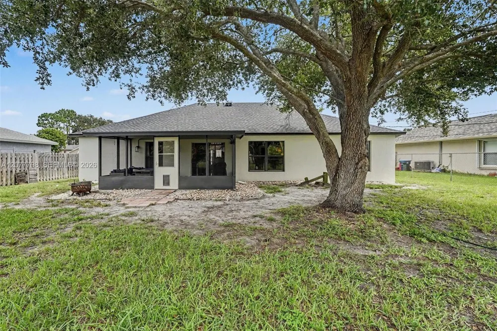 534 Davidson St SE Palm Bay, FL 32909