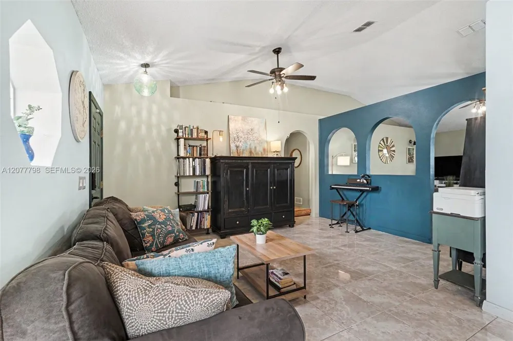 534 Davidson St SE Palm Bay, FL 32909