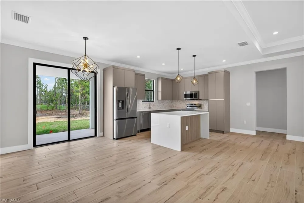 876 DESOTO AVENUE S Naples, FL 34117