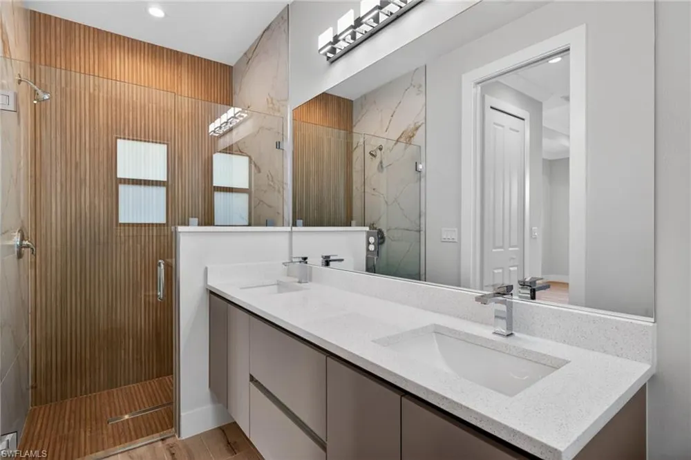 876 DESOTO AVENUE S Naples, FL 34117