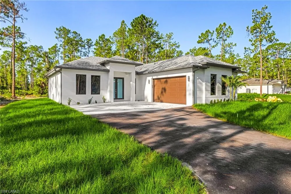 876 DESOTO AVENUE S Naples, FL 34117