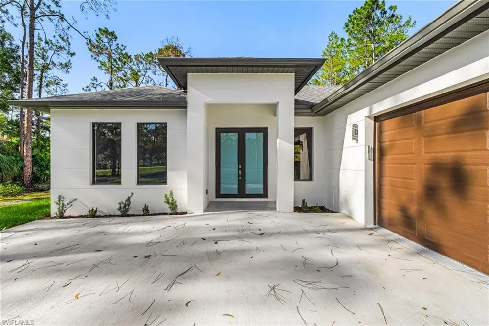 876 DESOTO AVENUE S Naples, FL 34117