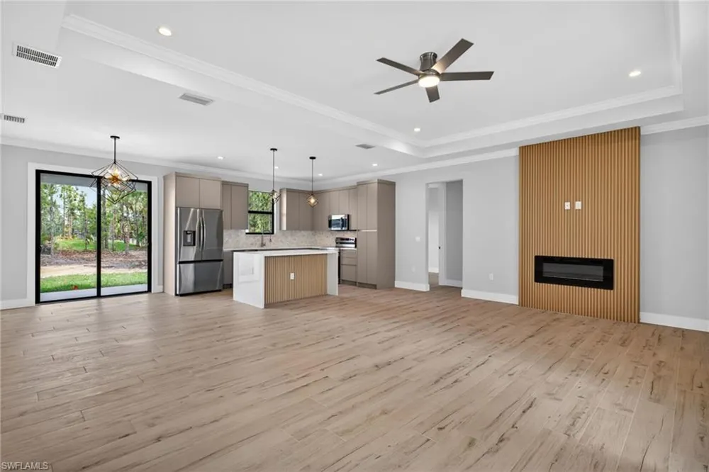 876 DESOTO AVENUE S Naples, FL 34117