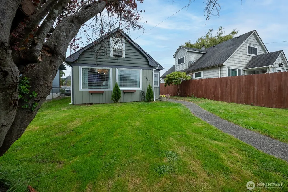 1812 Bay Avenue Aberdeen, WA 98520