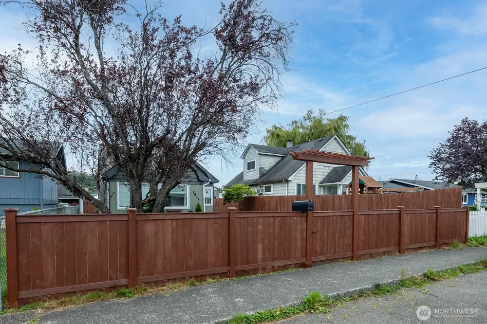 1812 Bay Avenue Aberdeen, WA 98520