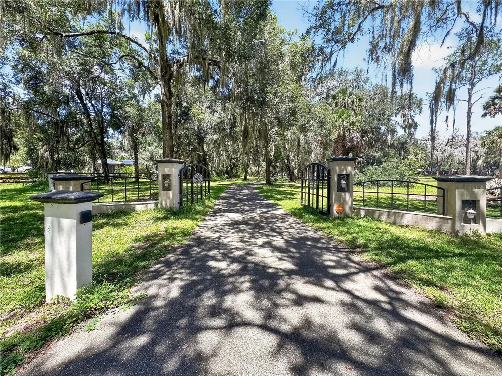 10639 SE SUNSET HARBOR ROAD Summerfield, FL 34491