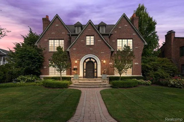 321 Aspen Road Birmingham City, MI 48009