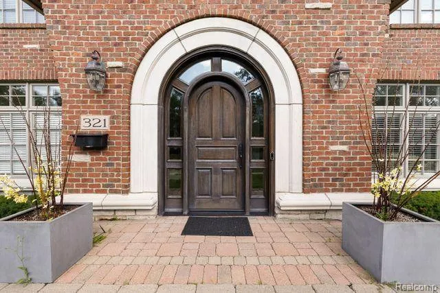 321 Aspen Road Birmingham City, MI 48009