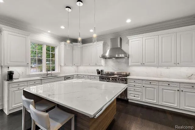 321 Aspen Road Birmingham City, MI 48009
