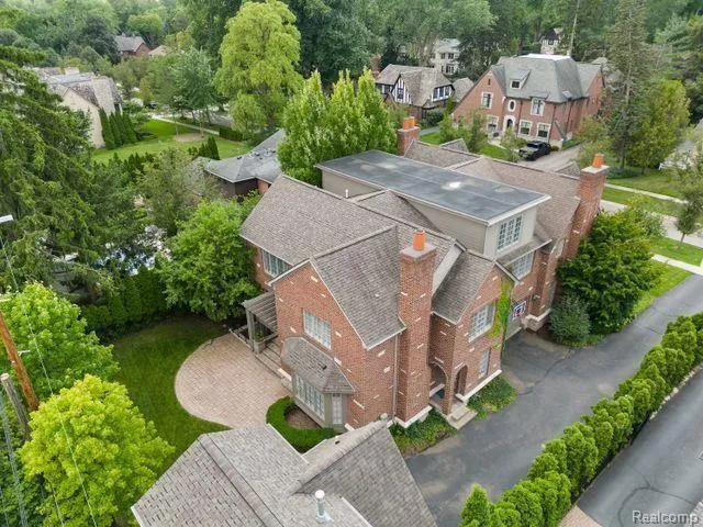 321 Aspen Road Birmingham City, MI 48009