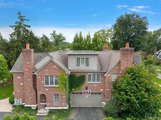 321 Aspen Road Birmingham City, MI 48009