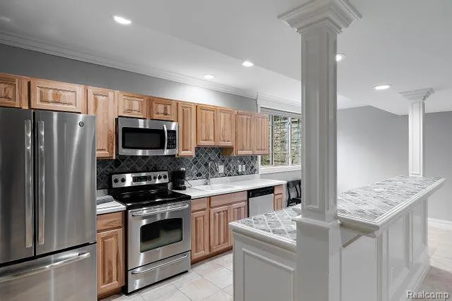 321 Aspen Road Birmingham City, MI 48009
