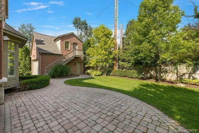 321 Aspen Road Birmingham City, MI 48009