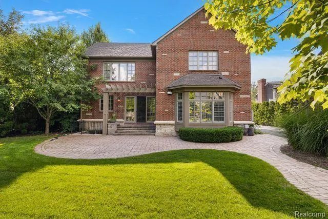 321 Aspen Road Birmingham City, MI 48009