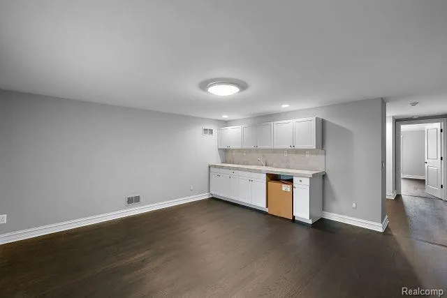 321 Aspen Road Birmingham City, MI 48009