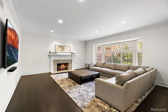 321 Aspen Road Birmingham City, MI 48009