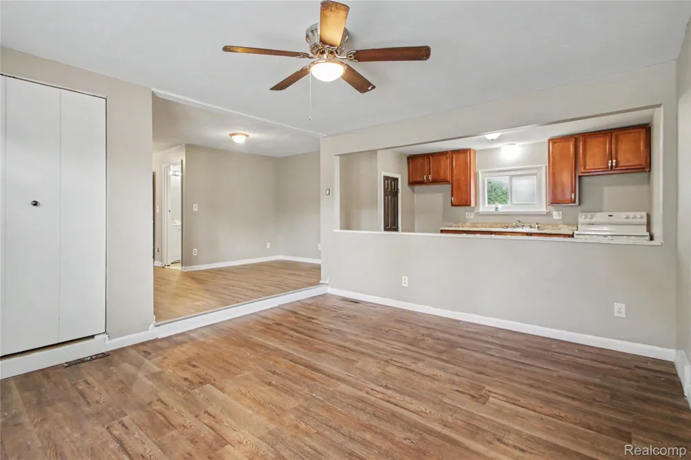 6726 Minock Street Detroit City, MI 48228