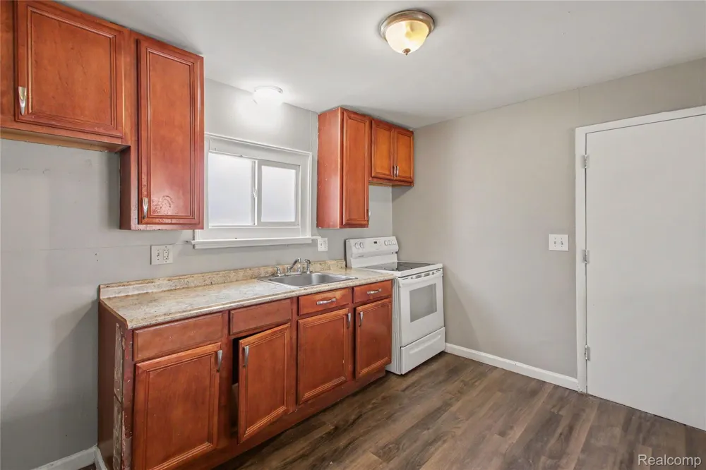 6726 Minock Street Detroit City, MI 48228