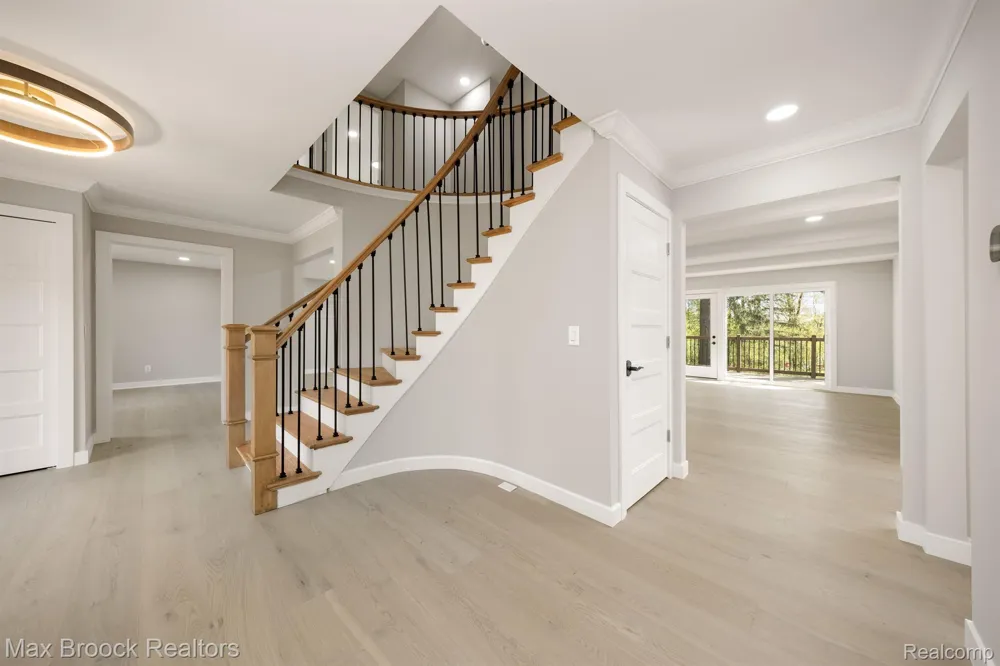 5240 CLARENDON CREST STREET Bloomfield Charter Township, MI 48302