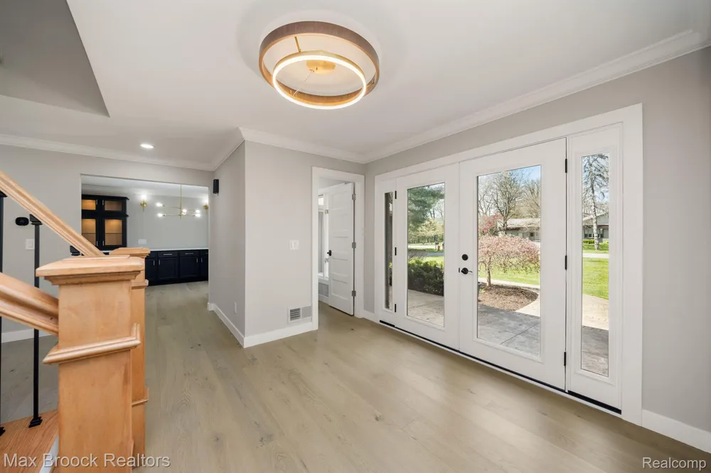 5240 CLARENDON CREST STREET Bloomfield Charter Township, MI 48302