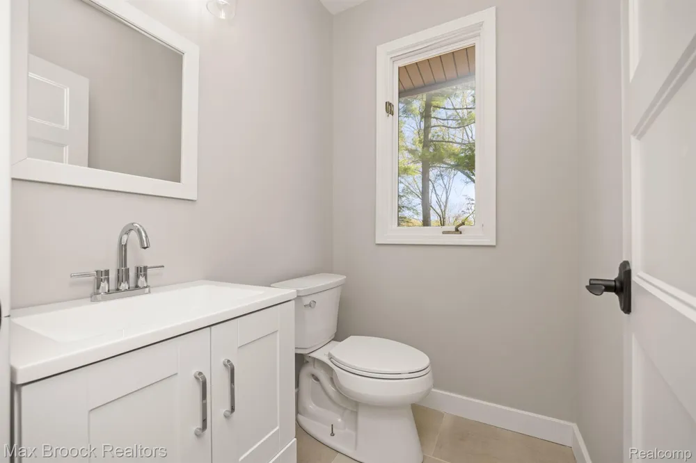 5240 CLARENDON CREST STREET Bloomfield Charter Township, MI 48302
