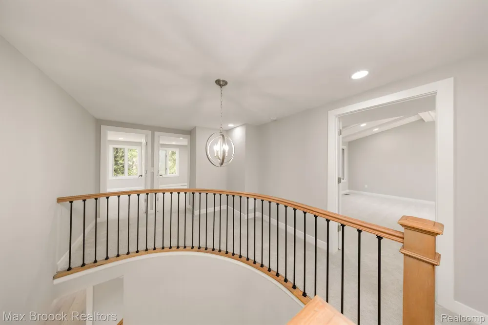 5240 CLARENDON CREST STREET Bloomfield Charter Township, MI 48302