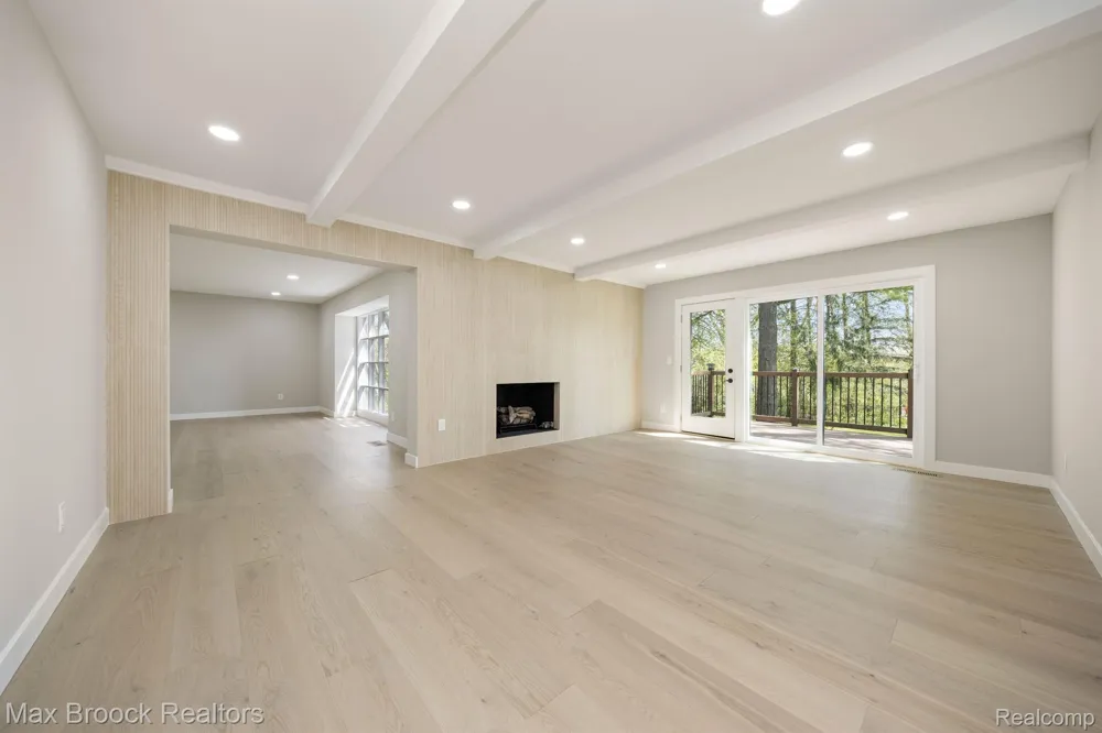 5240 CLARENDON CREST STREET Bloomfield Charter Township, MI 48302