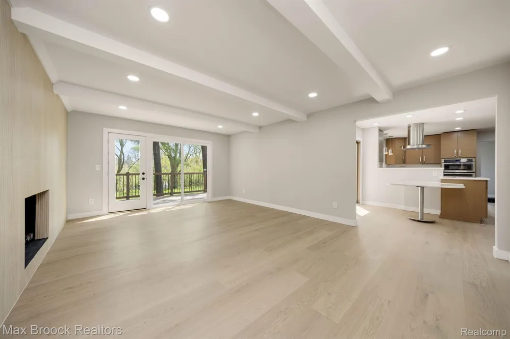 5240 CLARENDON CREST STREET Bloomfield Charter Township, MI 48302