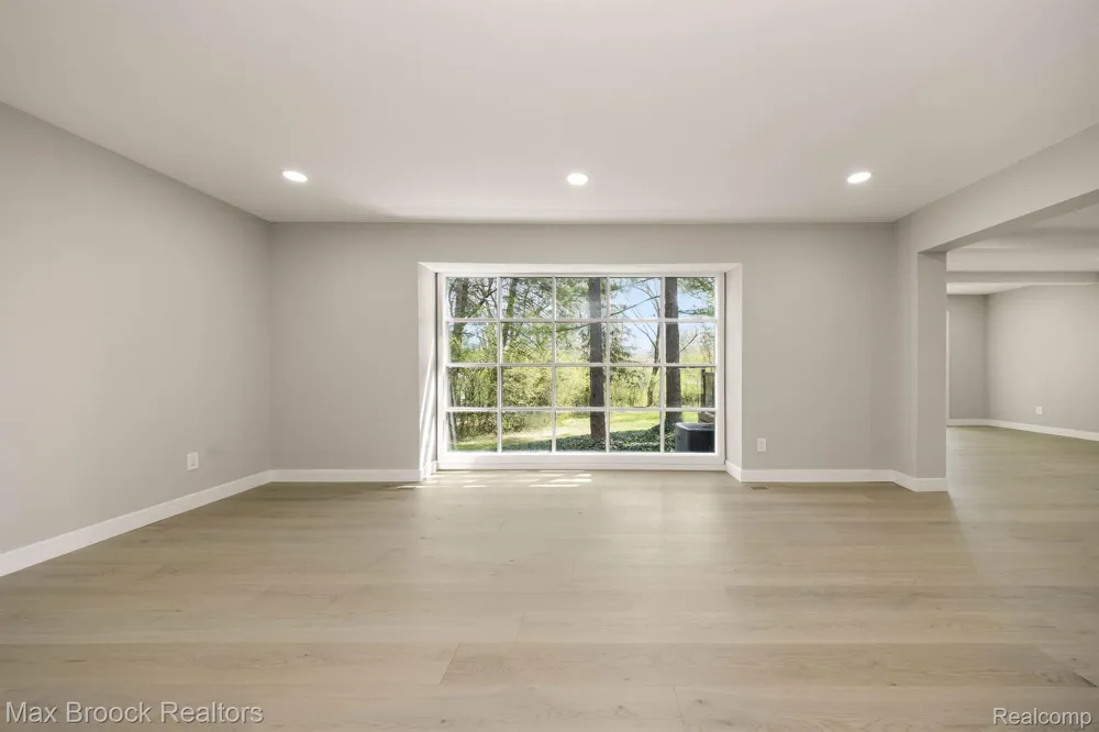 5240 CLARENDON CREST STREET Bloomfield Charter Township, MI 48302