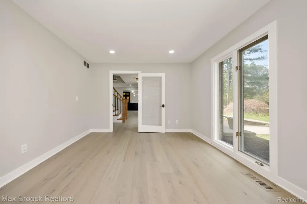 5240 CLARENDON CREST STREET Bloomfield Charter Township, MI 48302