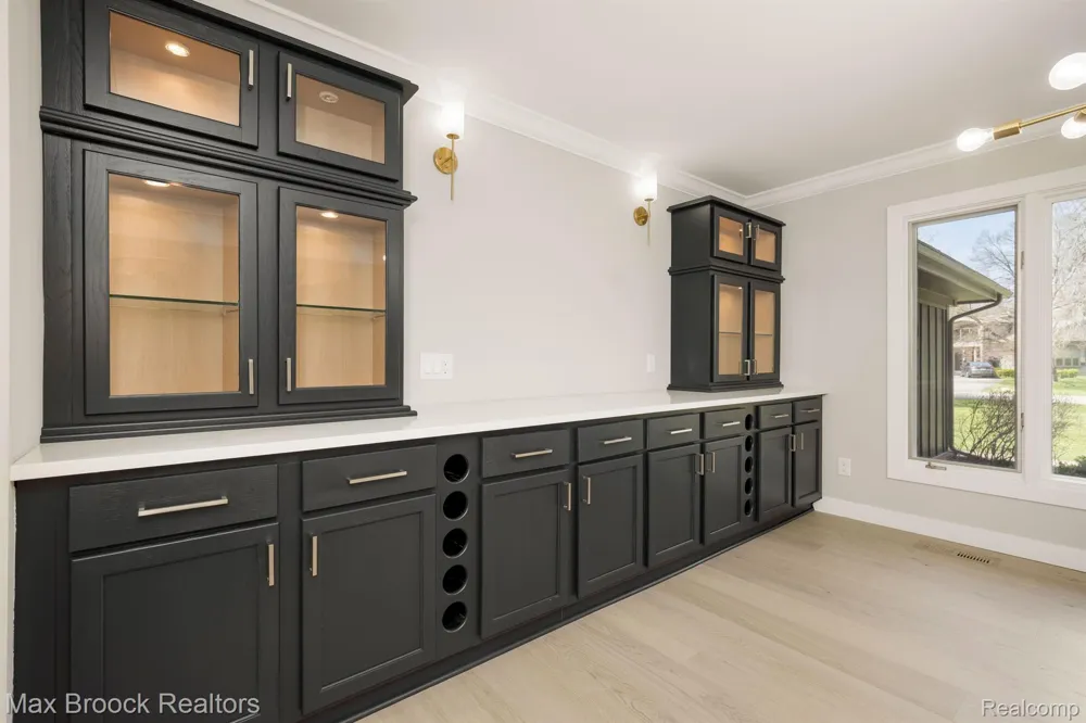5240 CLARENDON CREST STREET Bloomfield Charter Township, MI 48302
