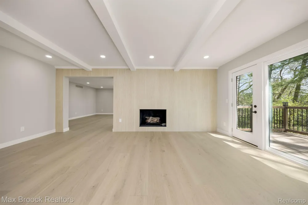 5240 CLARENDON CREST STREET Bloomfield Charter Township, MI 48302