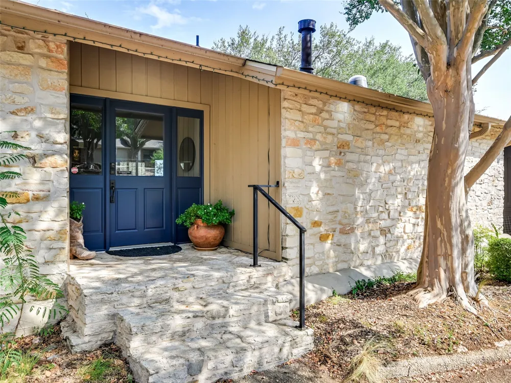 2207 Cypress Point E Austin, TX 78746