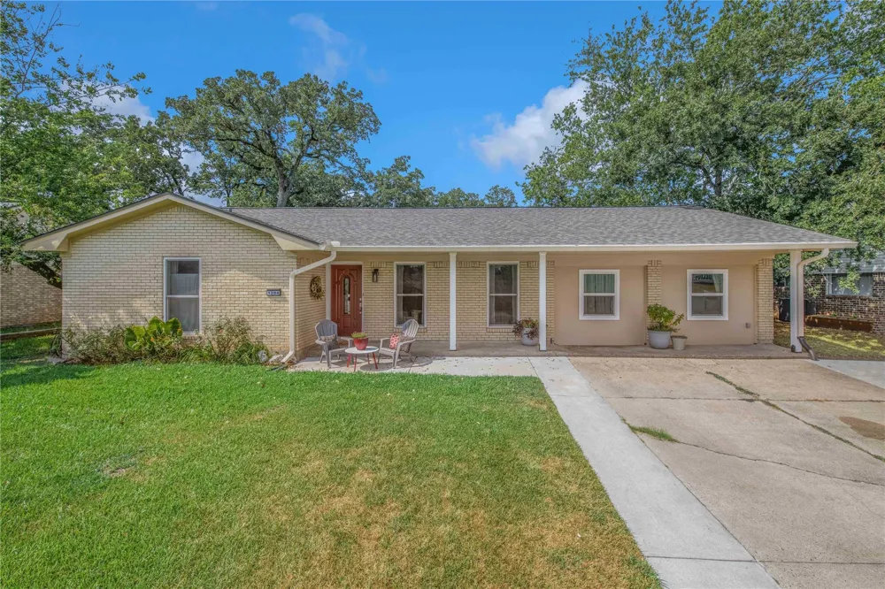 1204 Berkeley Street College Station, TX 77840