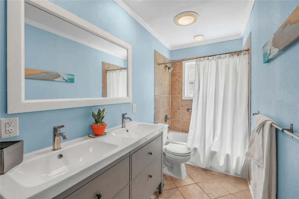 1204 Berkeley Street College Station, TX 77840