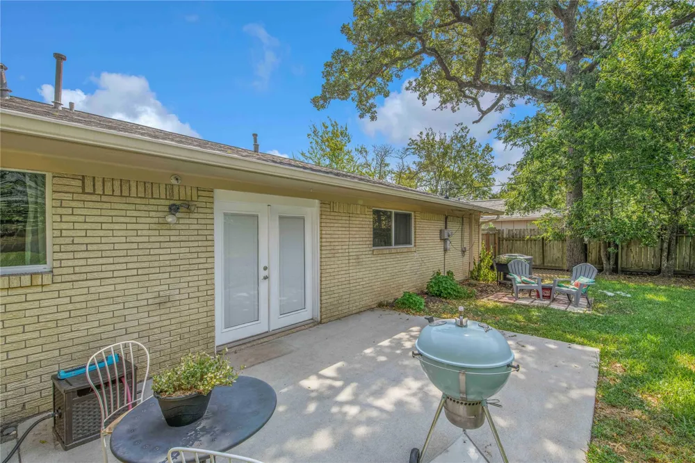 1204 Berkeley Street College Station, TX 77840