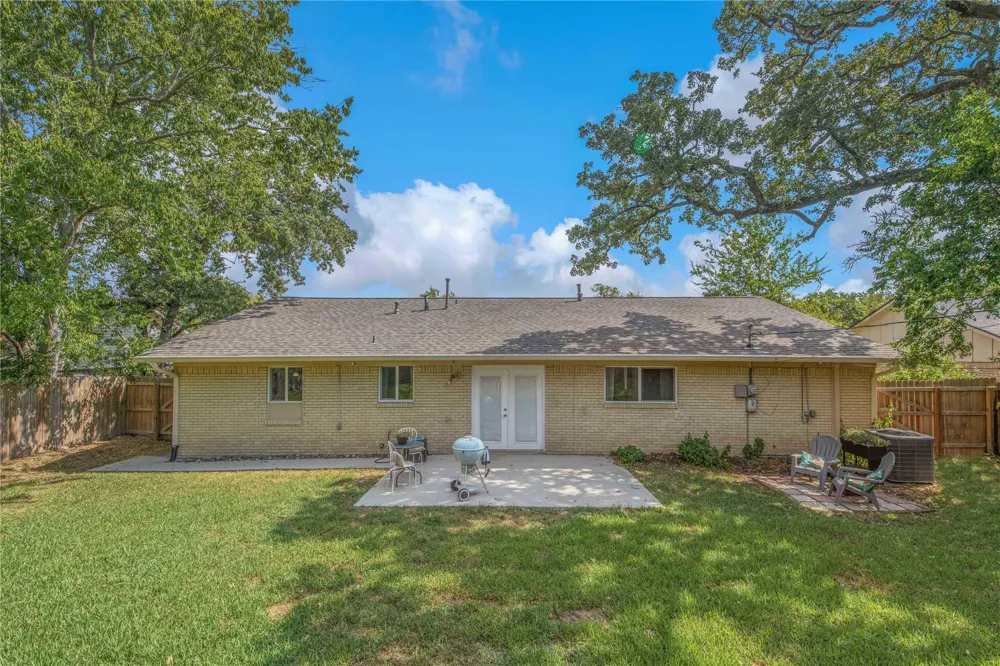1204 Berkeley Street College Station, TX 77840