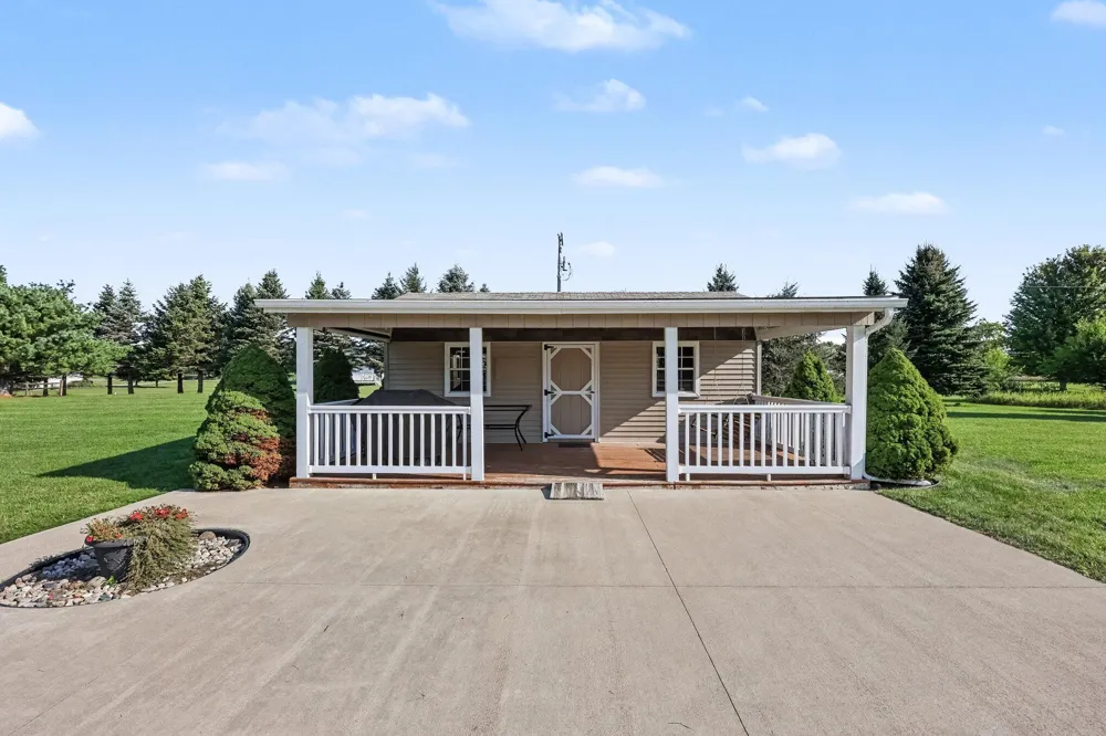 1812 Liberty Woods Road Clarklake, MI 49234
