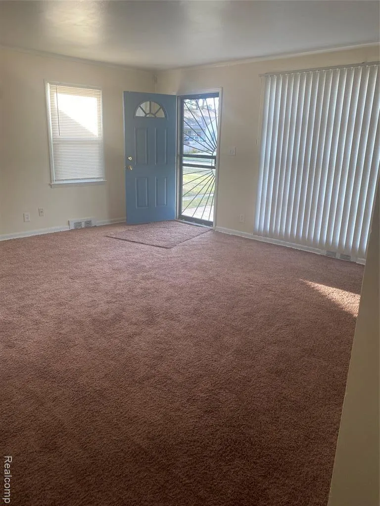 10641 S Troy Street Oak Park, MI 48237