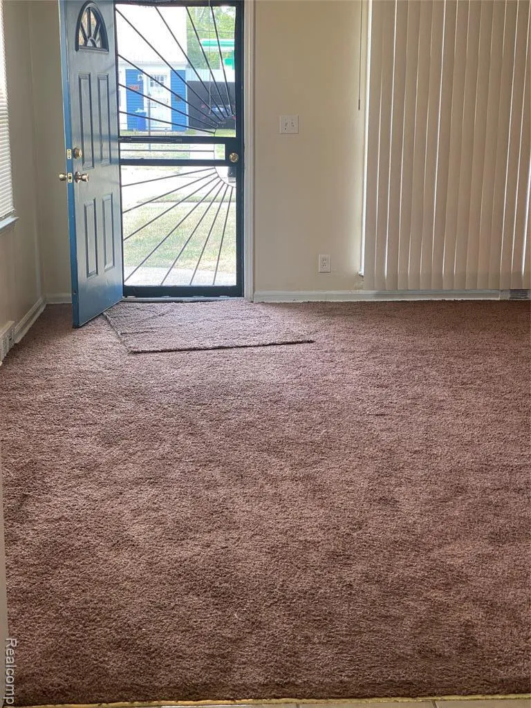 10641 S Troy Street Oak Park, MI 48237