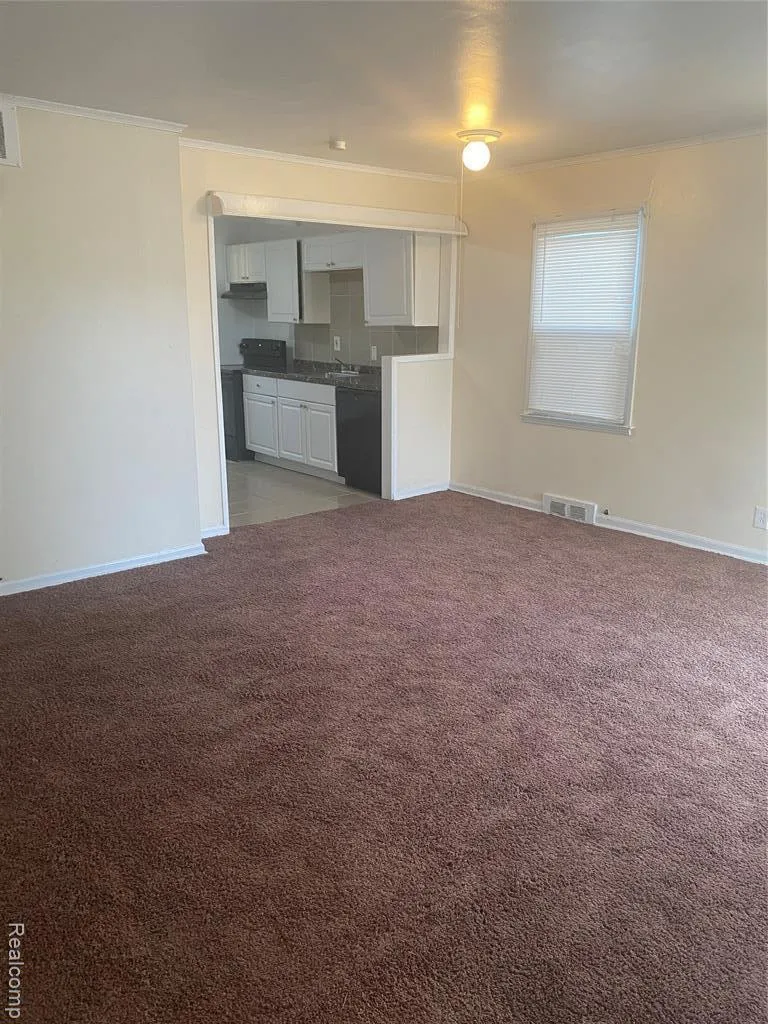 10641 S Troy Street Oak Park, MI 48237