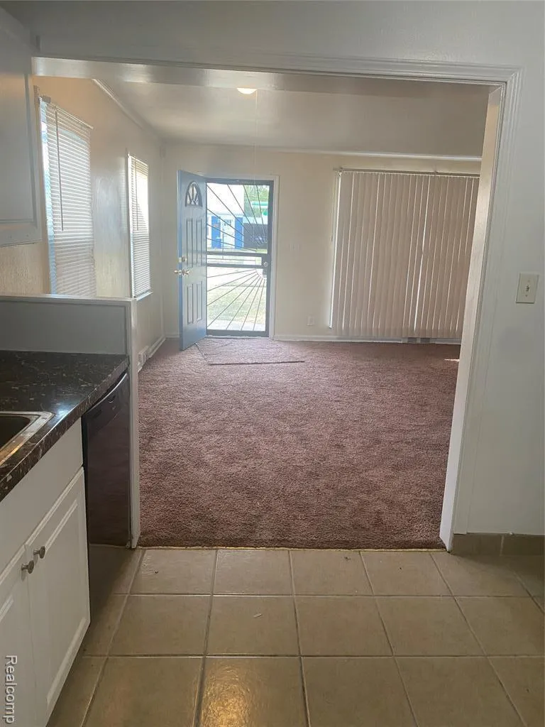 10641 S Troy Street Oak Park, MI 48237