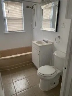 10641 S Troy Street Oak Park, MI 48237