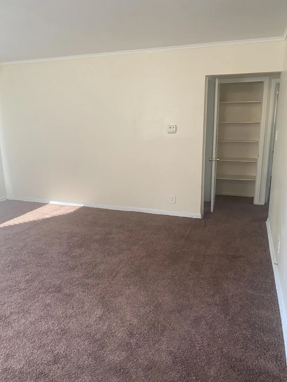 10641 S Troy Street Oak Park, MI 48237