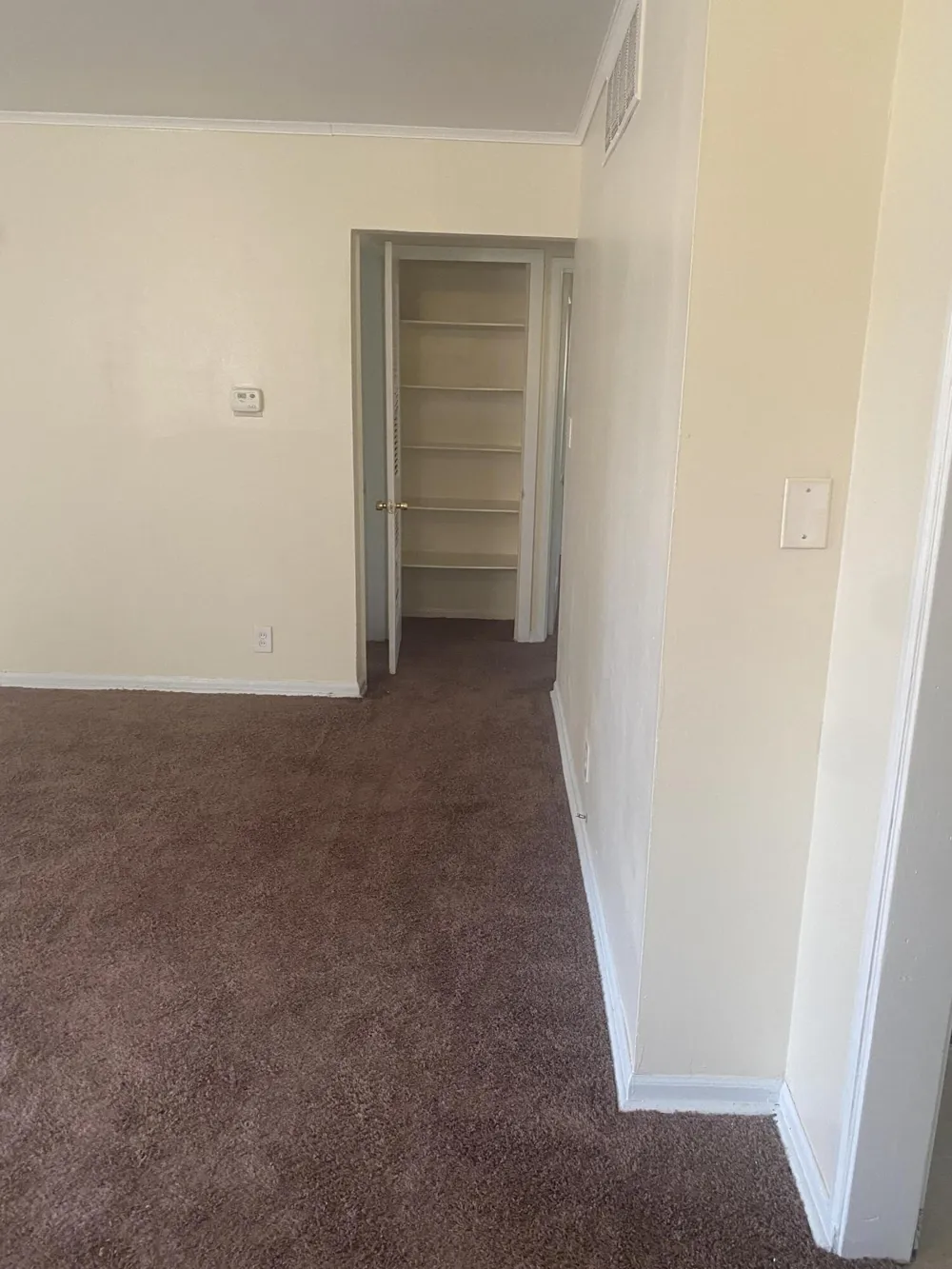 10641 S Troy Street Oak Park, MI 48237