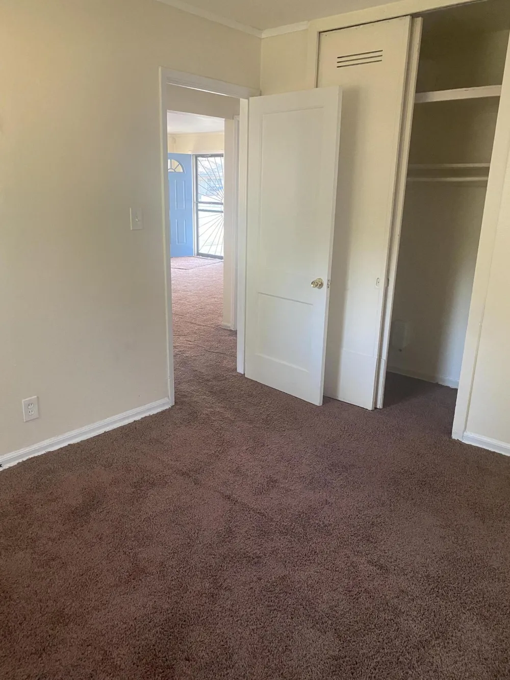 10641 S Troy Street Oak Park, MI 48237