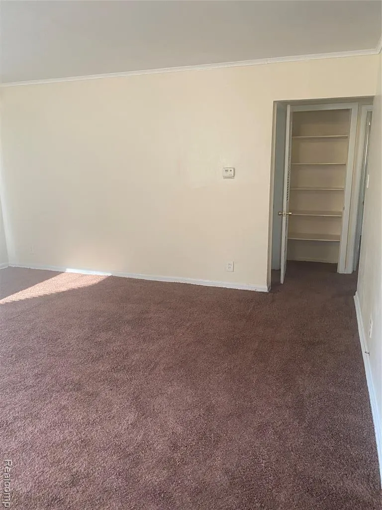 10641 S Troy Street Oak Park, MI 48237