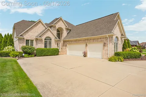 15657 Kingsway Drive