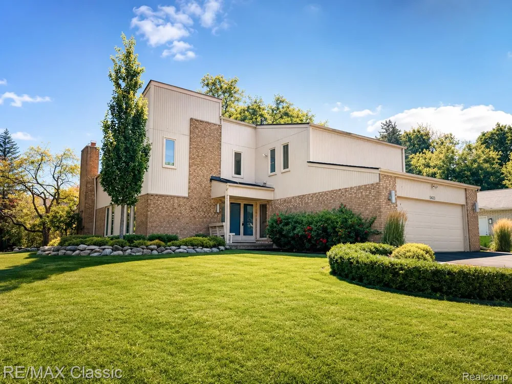 5423 W Bloomfield Lake Road West Bloomfield Charter Township, MI 48323