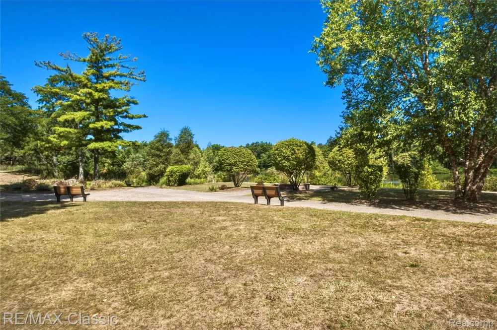 5423 W Bloomfield Lake Road West Bloomfield Charter Township, MI 48323